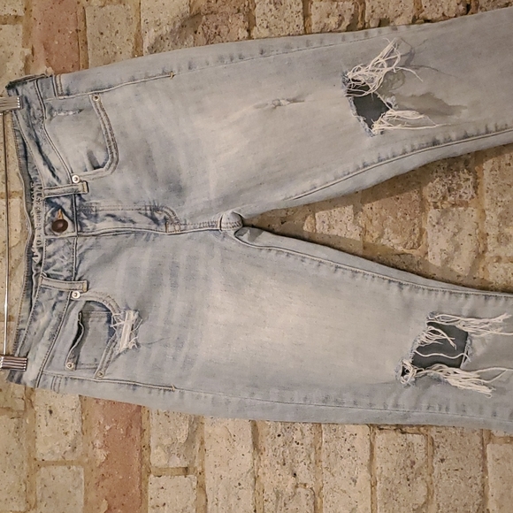 Women's Distressed, Light Denim, Boyfriend Jeans. American Eagle. Size 4. - Picture 2 of 7